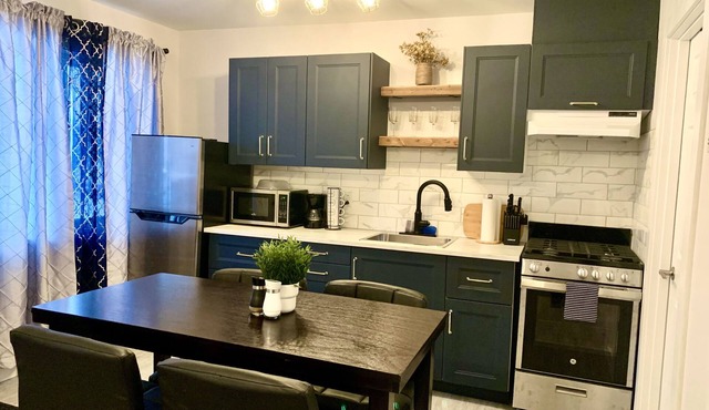 Cozy Downtown Suite - Walking Distance to Restaurants & shops - Quiet Area
