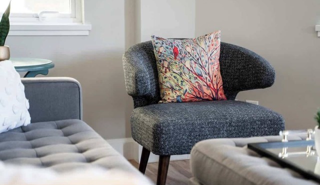 Cozy Downtown Victoria Condo