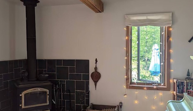 Cozy Four-Season Retreat on Farren Lake