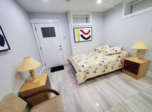 Cozy Guest Suite in Quiet Home with Private Entry