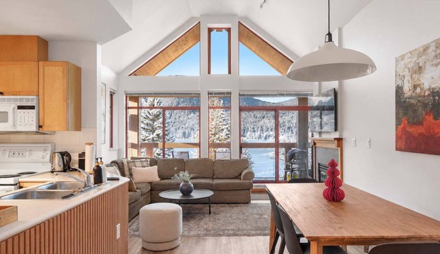 Cozy Lakefront Whistler Condo | Mountain/Lake View