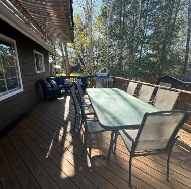 Cozy lakeside Cottage on 3 Mile Lake with Wifi