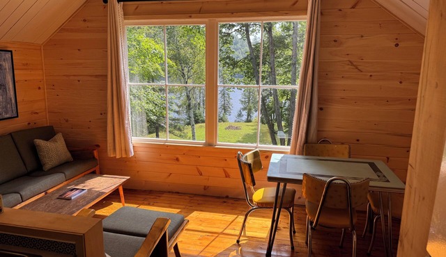 Cozy Log Cabin on Baptiste Lake in Highland Grove