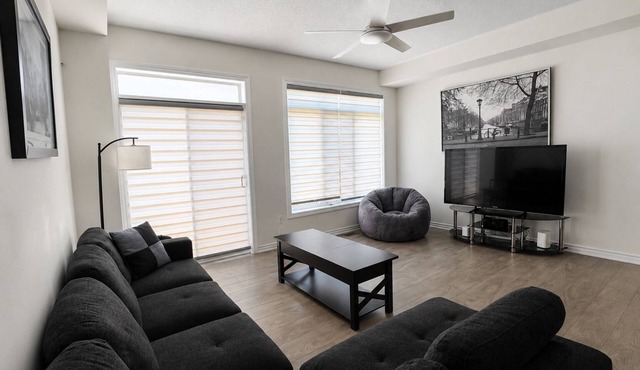Cozy & Modern 2BR Smart Home—Minutes to Innisfil Beach Park, Shops & Restaurants