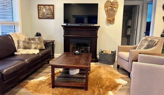 Cozy Peaks & Waters: family-friendly, kitchen, near golf, hiking & fishing