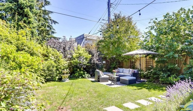 Cozy Private 2BR Garden Suite in Central Vancouver