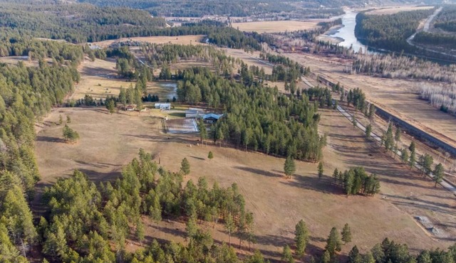 Cozy, private, ranch cabin in the beautiful East Kootenay's