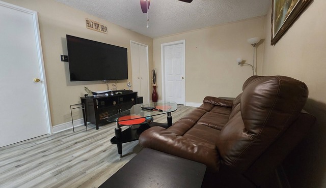 Cozy Private Room+Balcony - 1' walk to GO train and bus station