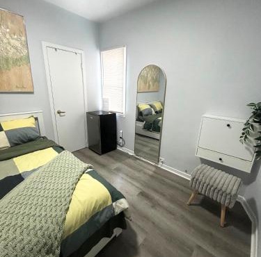 Cozy Private Room Near Downtown Toronto