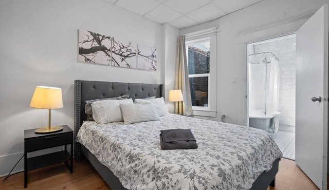 Cozy Quarters On Commercial Dr.