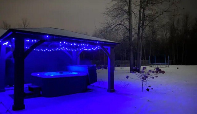 Cozy Ranch Bungalow w/HotTub, 30+ day stays!