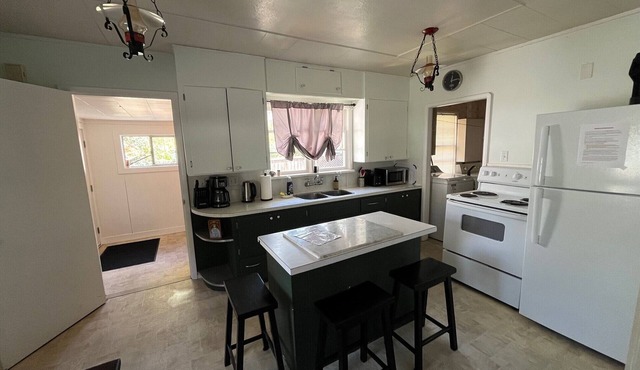 Cozy rustic 50's home located on a campground beside the Famous Cowichan River.