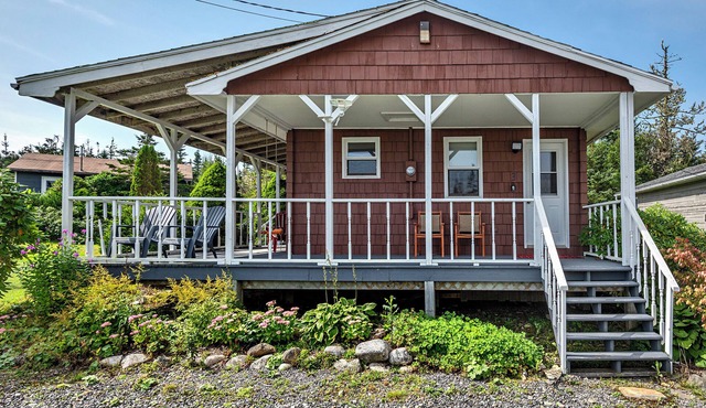 Cozy Seaside 2 Bedroom Cottage With Incredible Views And Large Patio