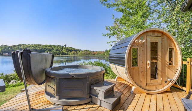 Cozy Shores, Hot tub and sauna, pet friendly. kayak, boating and golf