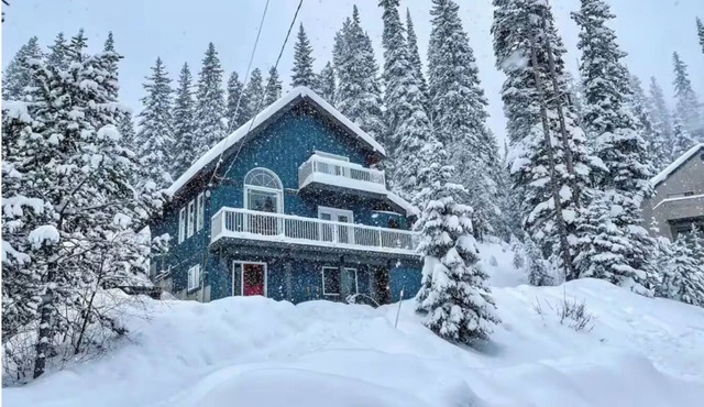 Cozy ski retreat at Apex Mountain Resort