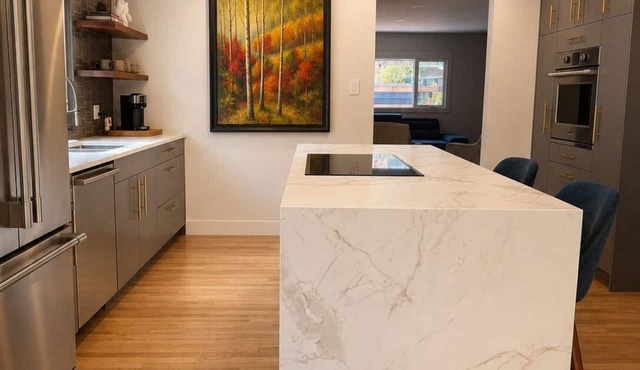 Cozy Stylish Home in Bridgeland in Calgary