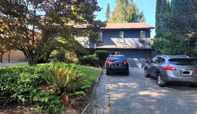 Cozy two bedroom appartment near skytrain station
