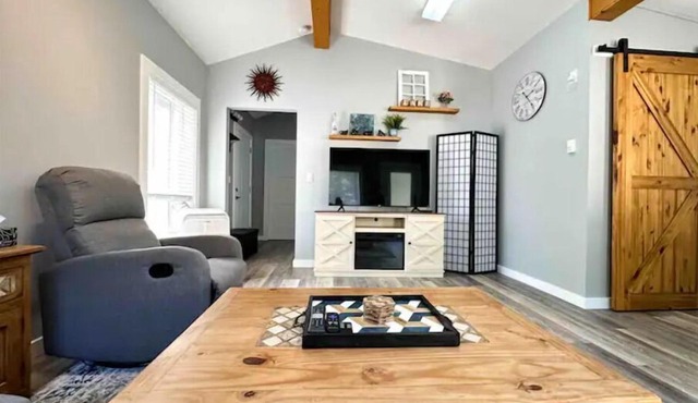 Cozy Vacation House with BBQ, fireplace and patio