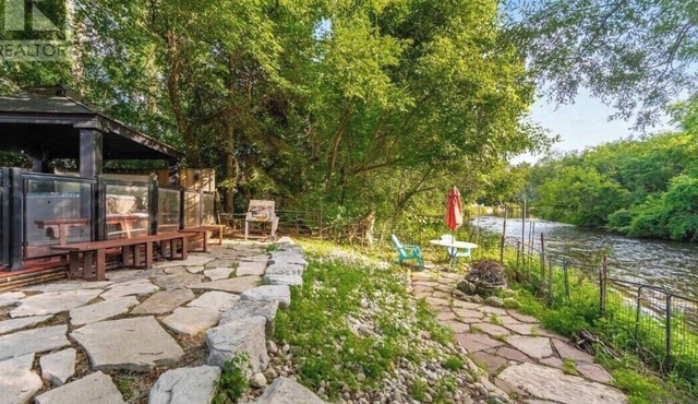 Credit River Cottage, A rustic 4-season sanctuary in Inglewood, Caledon.