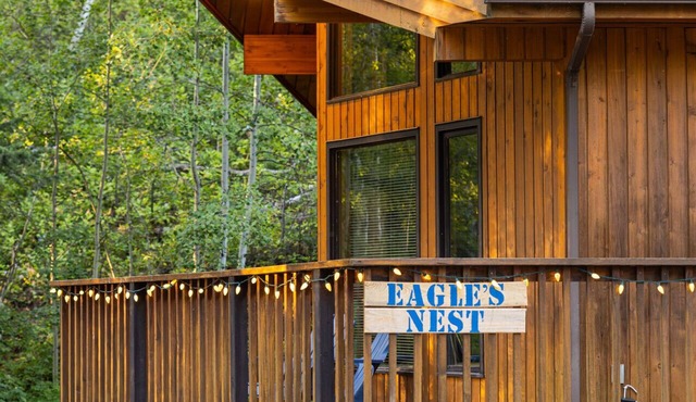 Crowsnest River Chalet - Eagle