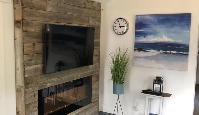 Crystal Cambridge Cottage - 5 min walk to the beach & local eateries!