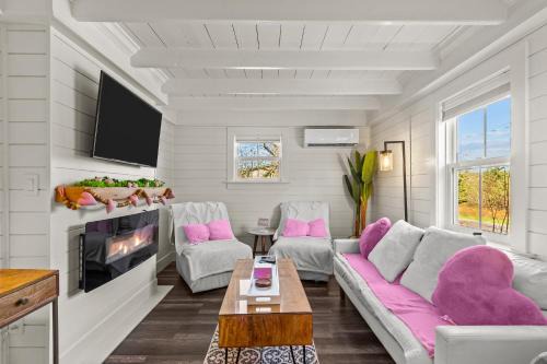 Cupids House Hot Tub, BBQ Deck, Parking