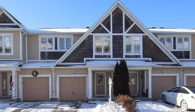 Cute 3 bed rooms townhouse in Bridlewood/quite neighborhood