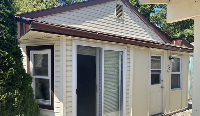 Cute 3 Bedroom Less Then 1 Min Walk to Main Beach