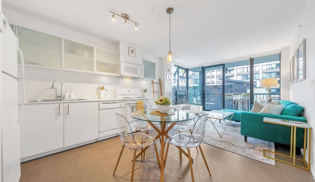 D26 - Furnished 1-Bedroom Apartment in Gastown