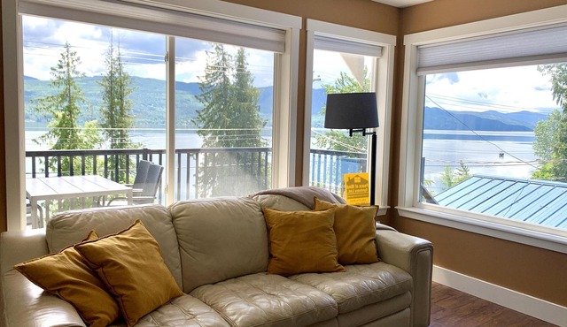 Dancing Waters Lakehouse - Semi Waterfront - Shuswap Vacations and Sledding Accommodation