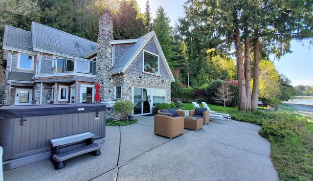 Deep Bay Ocean Front Cottage - Private Getaway with Hot Tub