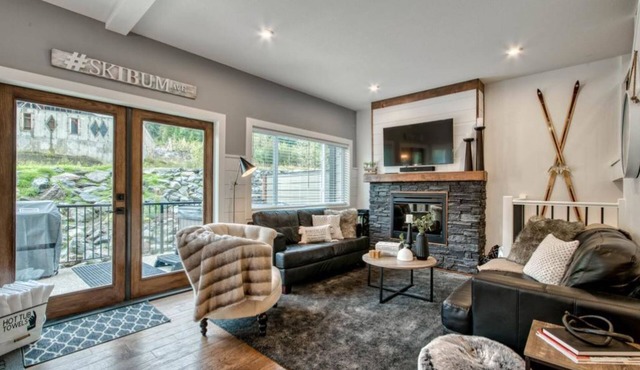 Deer Den 5: Ultra-Modern, 3 BDRM Condo w/Private Hot Tub