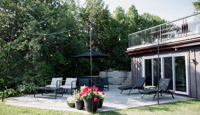 Demilune Lodge - Serene cabin with hot tub