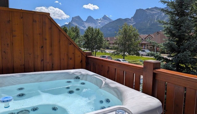 Designer Home, Private Hot Tub