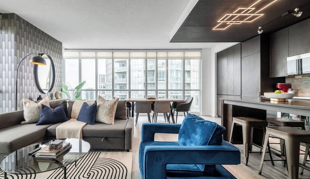 Designer Sub-Penthouse, Breathtaking Skyline View