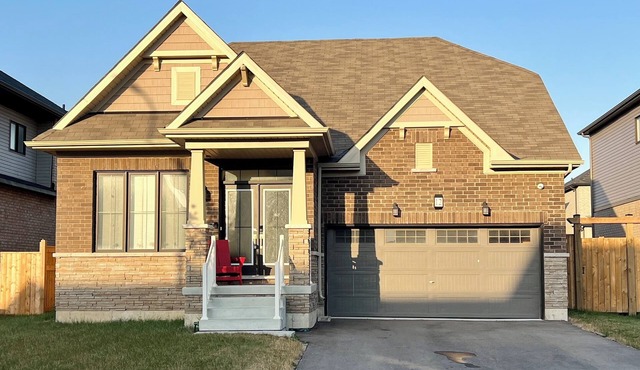 Detached loft bunglow: 3BR/3BA nr Niagara Falls, Welland Canal & NOTL sights