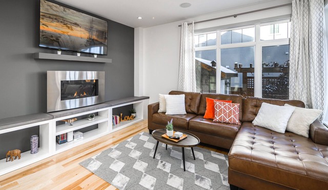 Detached, Luxury, mins to DT & Walking distance to C-train! in Calgary