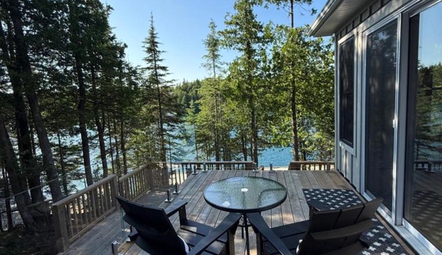 Dock 124 - Adults Only, Waterfront B&B