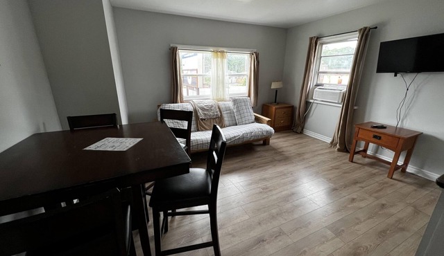 Dock Life Beach 1 - Unit 16, Riverside Property, 2 Bdrm, 3 min walk to Beach 1