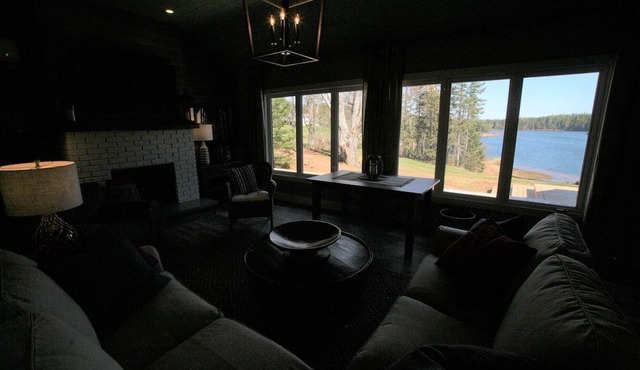 Dockside Haven: A charming 1300 Sq foot waterfront cottage renovated in 2018.
