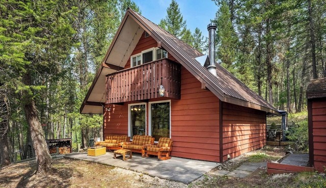 Dorothy in the Woods | Fire Pit | Fireplace | Yard