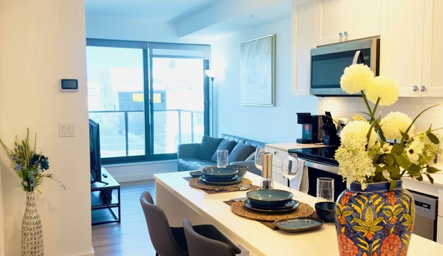 Downtown Condo, Stylish & Comfy