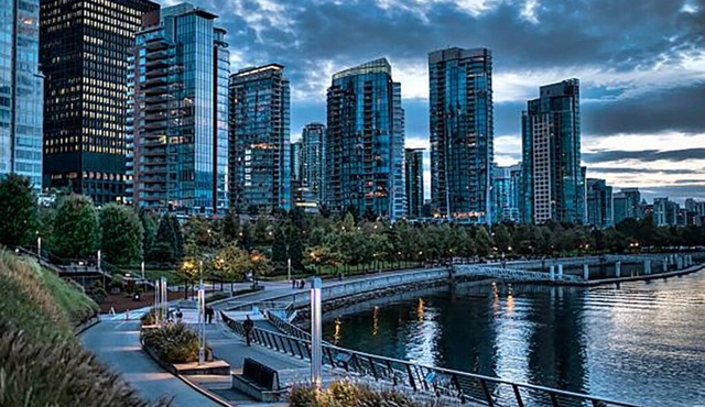 Downtown Vancouver 2 Bedroom 2 bathroom Condo with Views in Coal Harbour