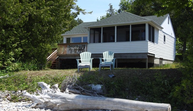 Driftwood Cottage - Million Dollar Views, lots of outdoor space, pet friendly