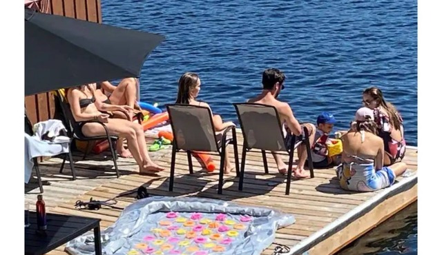 Echo Falls Cottage - Muskoka lakefront w/hot tub.