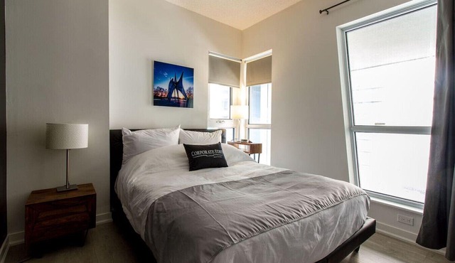 Elegant 1BR Apt with Balcony near Rogers Centre