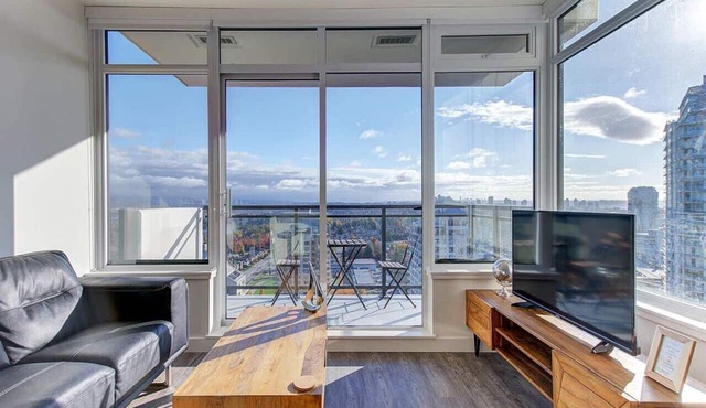 Elegant 1BR Apt with GYM near Crystal Mall