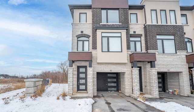 Elegant 3-Story Townhouse | Ensuite Bath, Office & Free Parking