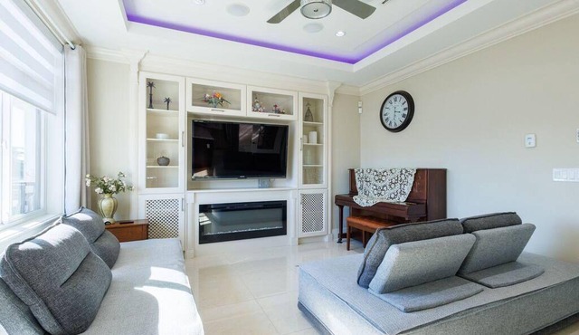 Elegant, Spacious & Bright Gem ~ Balcony ~ Parking