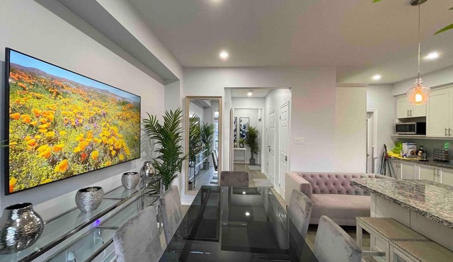 Elegant Winter Retreat Getaway In Oakville Whole Townhome